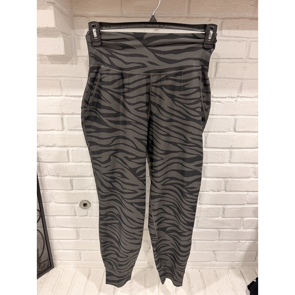 Old Navy Zebra Green and Black Power Soft leggings size Medium Workout yoga‎